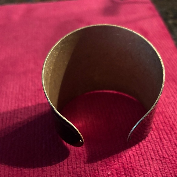 Peacock Feather Pattern Cuff Bracelet - Picture 3 of 4